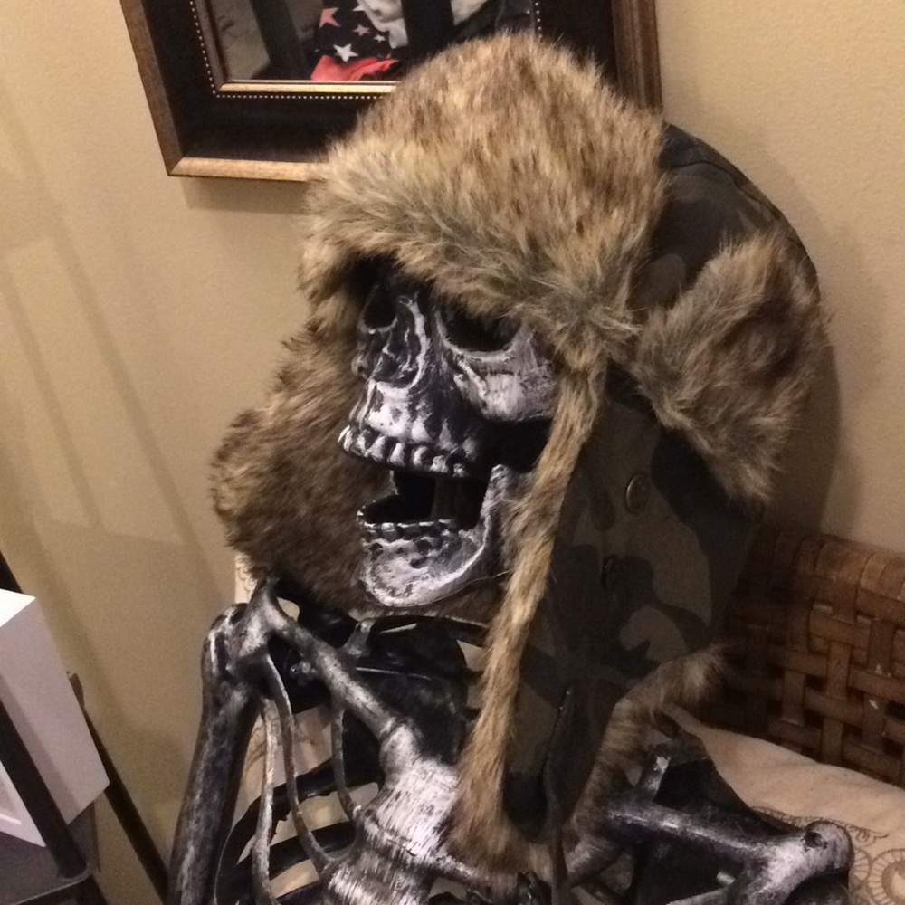 NWOT Furry camouflage earflap hat